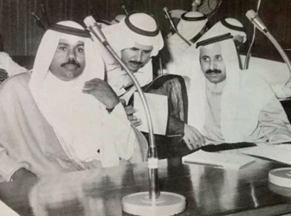 تذكرون ايام وزير الدفاع ووزير الداخليه سمو الشيخ نواف الاحمد الله يطول بعمره والشيخ سالم الصباح الله يرحمه  كانت لهم هيبه واحترام كانوا باالفعل رجال دوله صح 
الان يجب ان تكون الحكومه لهم هيبه وتبحث عن رجال دولة