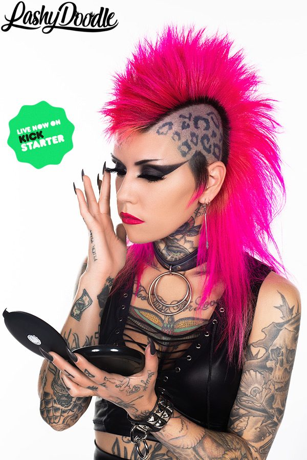 BlueBlood's tweet image. New NSFW post: Malice McMunn Models LashyDoodle Eyelashes and Art Book Kickstarter blueblood.com/news/2019/11/m… @Malice666Mcmunn @LashyDoodle