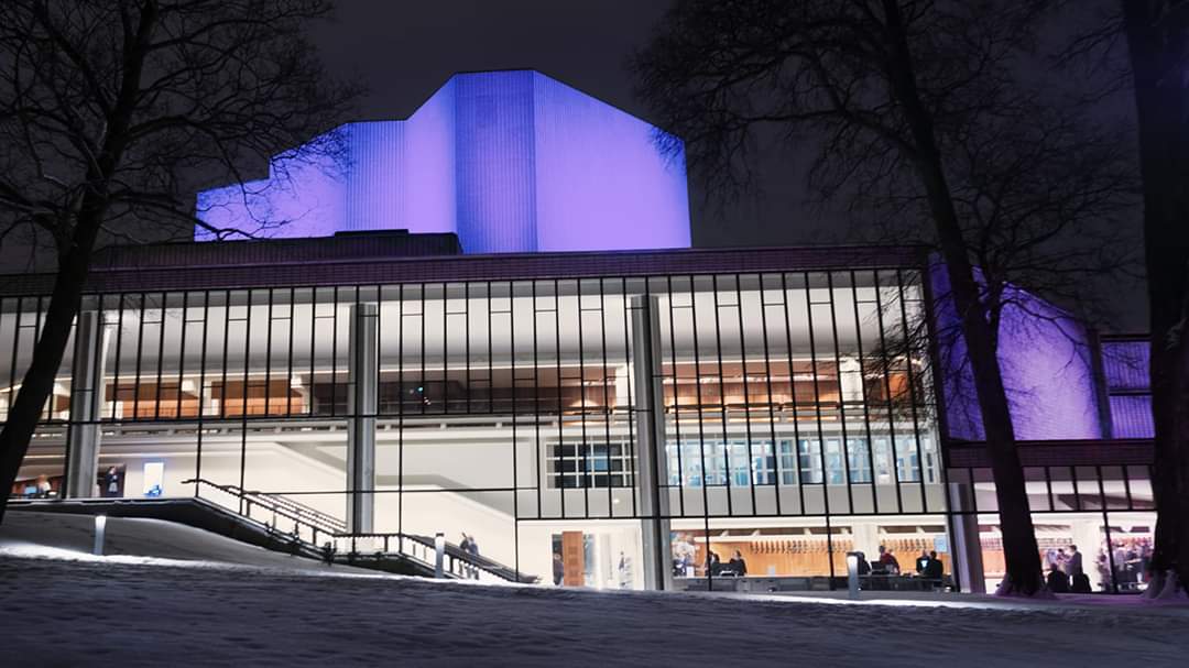 keskosperheet's tweet photo. Keskoslasten päivänä 17.11. näemme violetteja valoja ympäri Suomea. Tunnusväri kuvaa keskoslasten herkkyyttä ja erityisyyttä. Mukana ainakin @hktfi Helsingin kaupunginteatteri, @tamperetalo, Matkus Shopping Center ja @LahtiEnergia &amp; Lahden radiomastot.#keskoslastenpäivä #wpd2019 https://t.co/cDaFyS2rv2