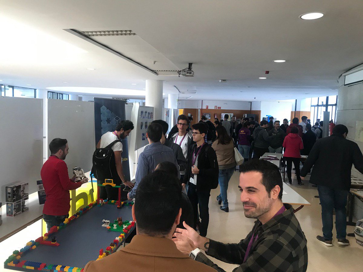 Hoy participamos en el #DevFestALC19 organizado por <a href="/GDGAlicante/">GDG Alicante</a> en la <a href="/UA_Universidad/">Universidad de Alicante UA</a> 🖥️. Un evento hecho por y para desarrolladores donde más de 350 asistentes y 8 ponentes hablarán de Inteligencia Artificial, desarrollo WEB... ¡Todo un eventazo! 😜