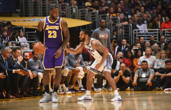 詹皇29+11關鍵兩罰制勝，「死亡隔扣」預定最佳灌籃，場邊女球迷都看呆了！（影）-黑特籃球-NBA新聞影音圖片分享社區