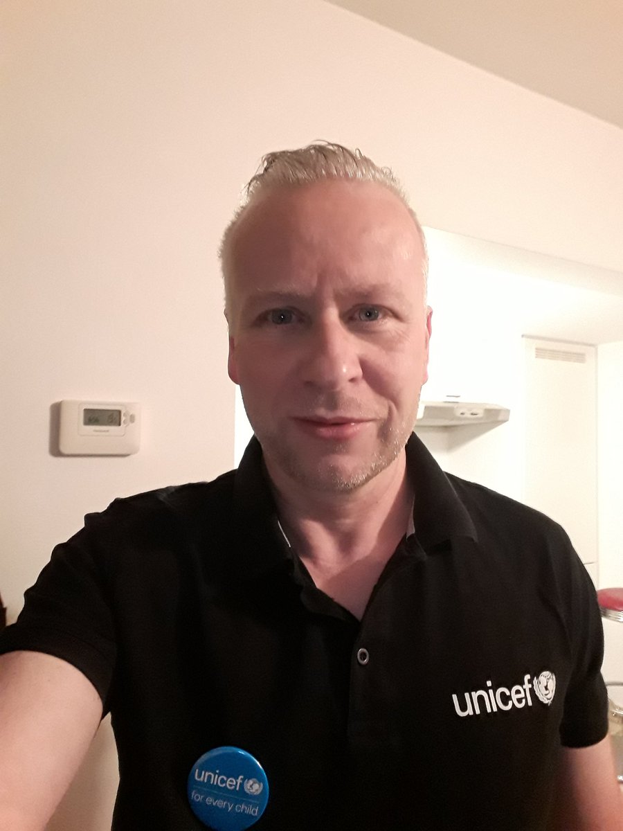 UNICEF-Pakje aan en hop naar Antwerpen voor een blind date met nieuwe vrijwilligers voor <a href="/UNICEFBELGIE/">UNICEF België | 💙</a> benieuwd en enthousiast 😁👍 #makebelgiumgreatagain #blindgedropt <a href="/VTM/">VTM</a> <a href="/makebelgiumGA/">makebelgiumgreatagain</a>