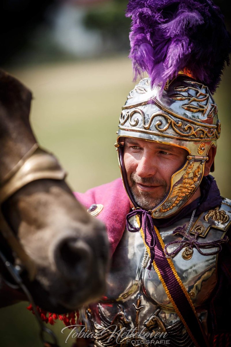 Praefectvs_Prae's tweet photo. Wie lächerlich und weltfremd ist der, der sich über irgend etwas wundert, das im Leben vorkommt. 🏛️⚔️🏛️⚔️
#FamiliaPoppaea #bestfamily #RomanMilitary #RomanArmy
#RomanHorses #Praefectvs #praetorian #praetorianguard #praetorianer #AncientRome #APX #APX_XANTEN #graphic #Rom20 https://t.co/T8vbydXeAU