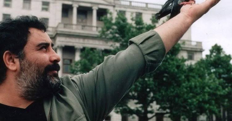 Iki damla gözyaşımla satıldım pazarlarda kırdılar yüreğimi

saygıyla minnetle rahmetle iki gözüm #AhmetKaya