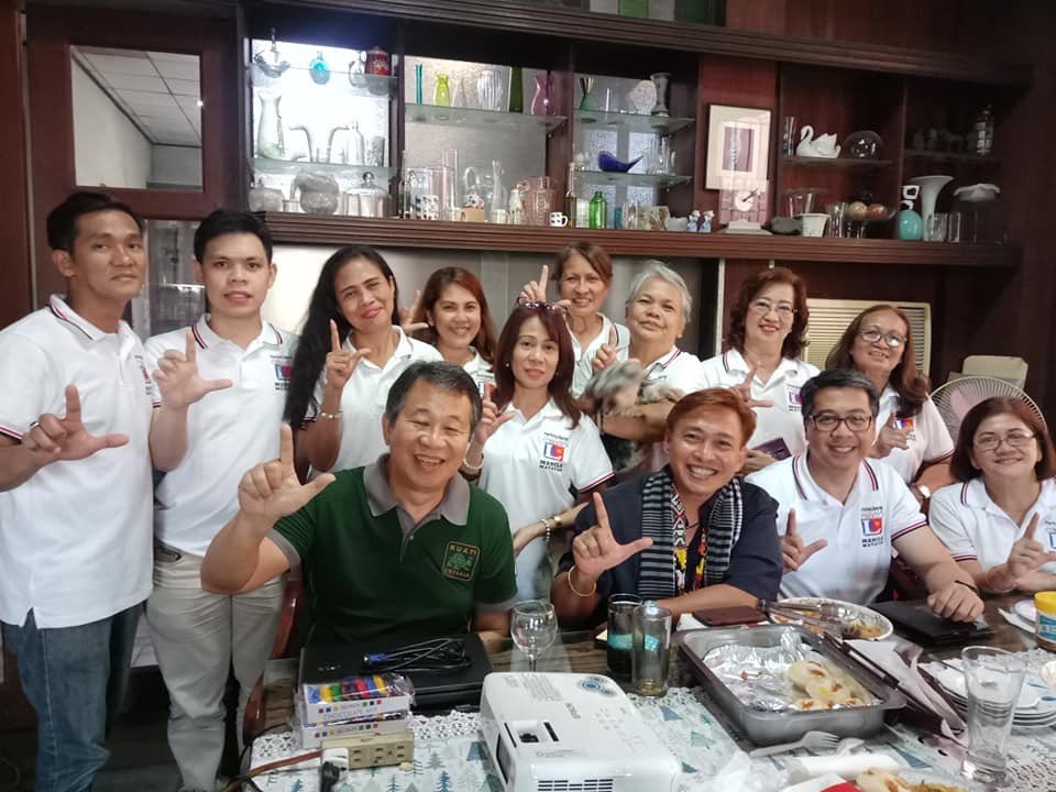TeddyBaguilatJr's tweet photo. The Liberal Party Manila Matatag chapter officers and their mascot Yoda! #GoLiberal https://t.co/0eXnGOiujx
