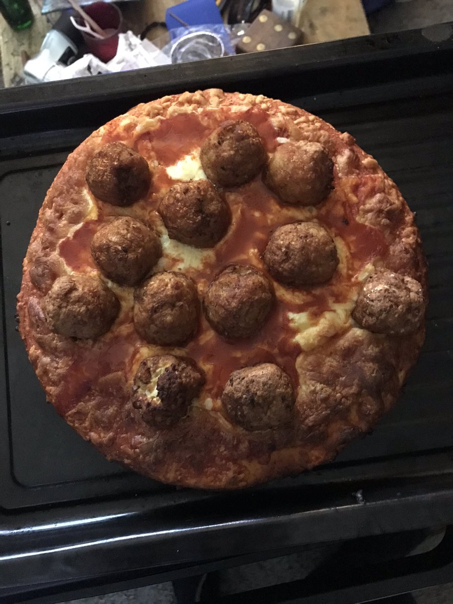guthriebabe's tweet photo. @GordonRamsay HEERS YER SAUWSAJE PEETZA AL LET YOO TAKE THAT IN!!! https://t.co/v1mvQA9rgZ