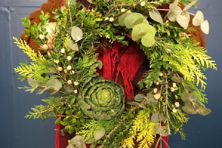 VisitBath's tweet photo. Coming to Bath this festive season? 🎅
Make your trip even more special with a @bathxmasmarket Experience Package, where you can enjoy a two-course Champagne lunch, a spa session and a wreath-making workshop! 🎁 > https://t.co/E0HFLArKjF https://t.co/jKG9fdnUzA