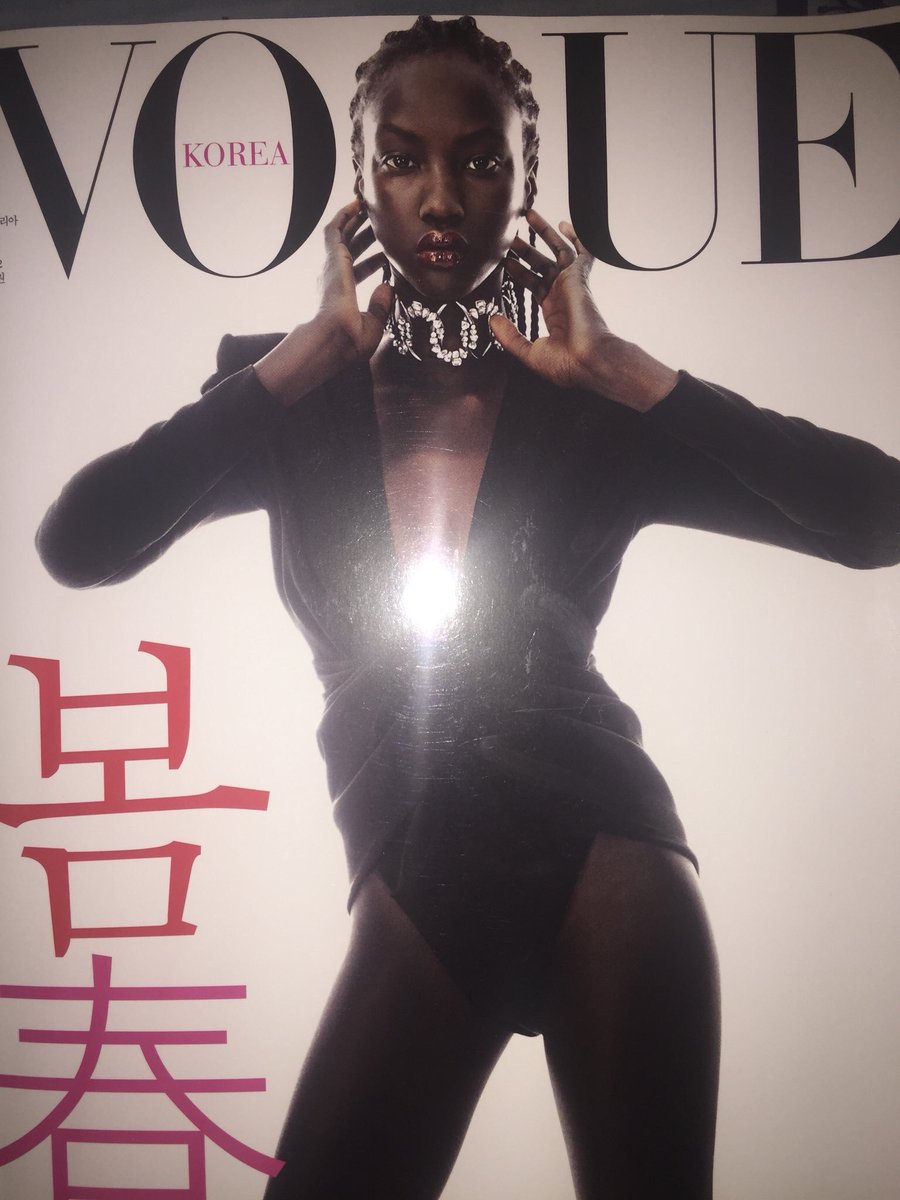 BNW52175019's tweet photo. 📣✨ขายของสะสมของเราเองง มีใครสนใจ Vogue korea เล่มนี้บ้างค้าบบ ส่งต่อ 350 ฿ ✨ใครสนใจสอบถามได้น้า ข้างในมีรูปพิมาร์คอยู่ เรามีเล่มเดียว 📍ค่า ส่งems50 ลทบ30น้าา #ขายของสะสมกัซ #ตลาดนัดอากาเซ่ https://t.co/JFM57Ceeww