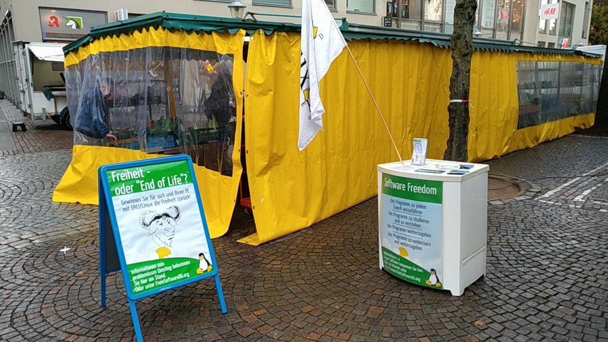 FreieSoftwareOG's tweet image. Jetzt geht&apos;s los. Leider schauert&apos;s ein wenig. Mal sehen, was geht... #linuxpresentationday #lpd2019