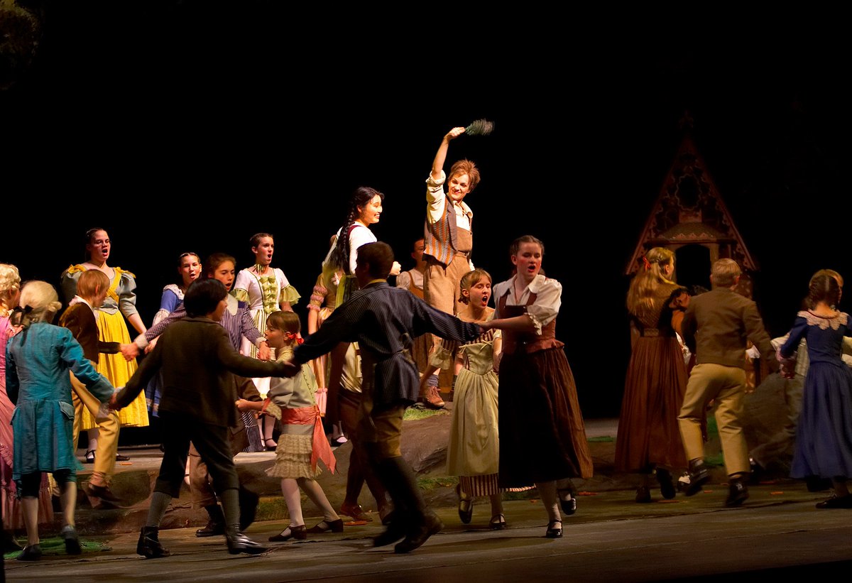 staatsoperHH's tweet photo. Für die ganze Familie: „Hänsel und Gretel“!
Humperdincks Märchenoper steht ab dem 21. November pünktlich zur Vorweihnachtszeit auf dem Spielplan! U.a. mit #JochenSchmeckenbecher, #KatjaPieweck, @KurucovaJana, #ElsaBenoit und @TretyakovaKat auf der Bühne.
->https://t.co/uYEJuFFWwU https://t.co/bAPVOacSKk