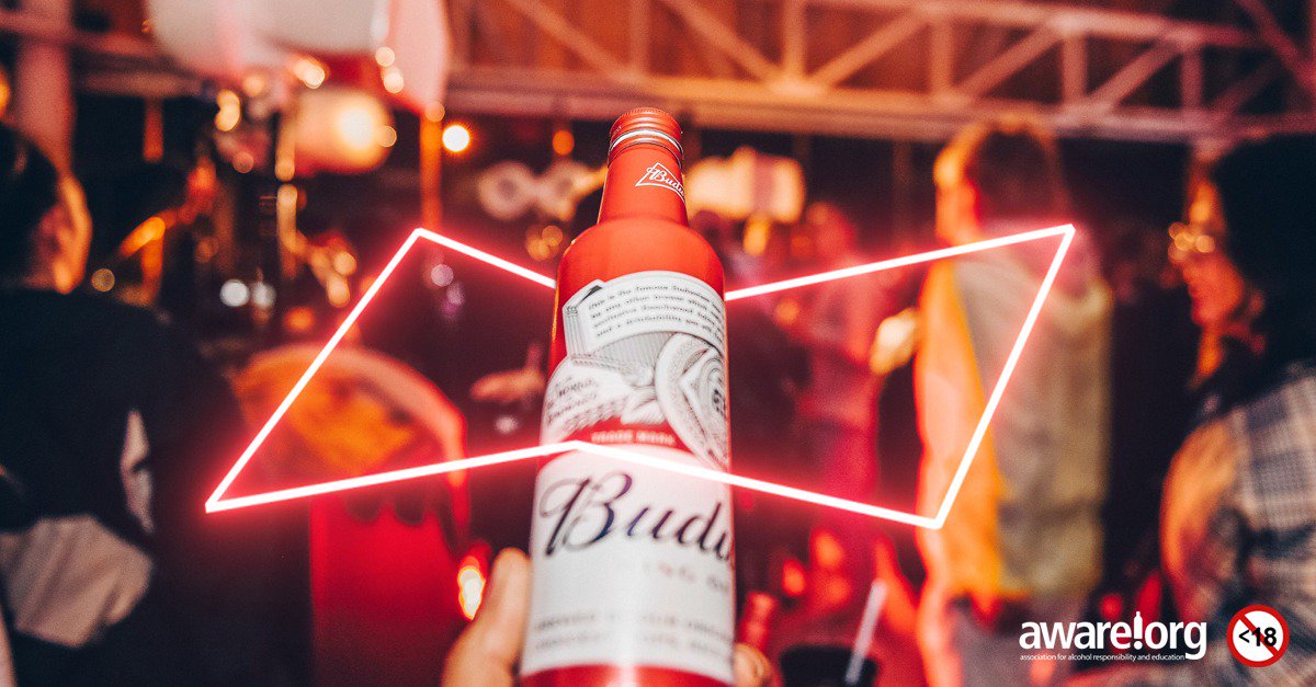 BudweiserSA's tweet photo. #SeizeTheWeekend with the beer that’s brewed for smooth 🍺 RT this post to stand a chance of winning a 6-pack, on the #KingofBeers 👑 T’s &amp; C’s apply.  #BeAKing https://t.co/N9CbUefaNW