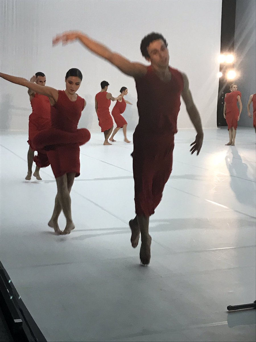 ruthmackenzie's tweet photo. Don’t miss the astonishing work #ReiKawakubo #MerceCunnigham created in 1997 - #Scenario by @operadelyon ballet @theatrechatelet NOW - thanks to @TheaVilleParis @FESTIVALAUTOMNE https://t.co/3KQ0oohxAg