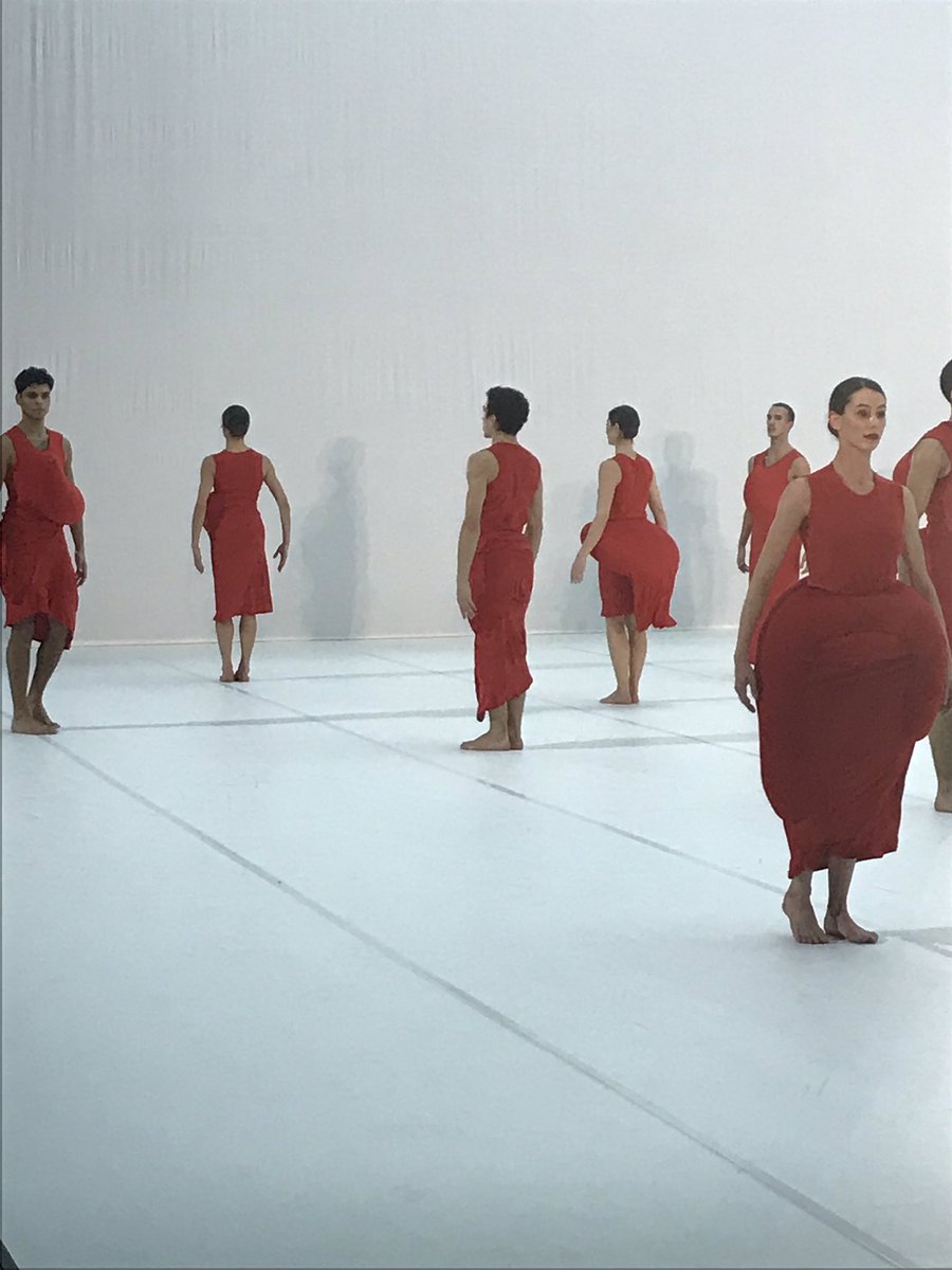 ruthmackenzie's tweet photo. Don’t miss the astonishing work #ReiKawakubo #MerceCunnigham created in 1997 - #Scenario by @operadelyon ballet @theatrechatelet NOW - thanks to @TheaVilleParis @FESTIVALAUTOMNE https://t.co/3KQ0oohxAg