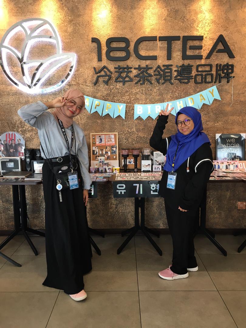 ara_381's tweet photo. Tqsm to my crewmate @xxghoul88 for helping...๐
Tqsm to all crew & organiser @minmungMY for our November Hero...๐ณ๐ฆ
Tqsm to #18CTea for the cafe...๐
Tqsm for anyone who coming...๐
#OCEANTASTIC #HappyKihyukDay https://t.co/iWaL3PpCxZ