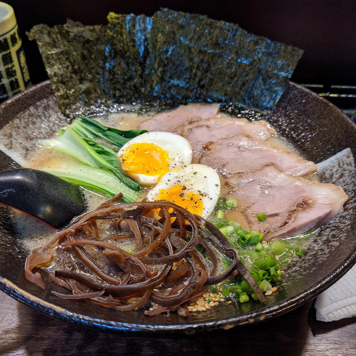 RamenSaigon's tweet photo. 🍜 Cuối tuần này vẫn chưa biết ăn gì?
Đồ ăn ở Daiichi Ramen đúng chuẩn Nhật, lại nằm ngay hẻm 8A Thái Văn Lung.
➡Đặt món tận nơi: https://t.co/rPpPbFhKFv
☎️ Liên hệ đặt bàn: 079 272 3555
⏰ Giờ làm việc: 10:30AM-11:30PM
#food #monnhat #ramen #udon #amthuc https://t.co/plHuAuZUES