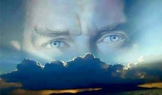 Aradaki fark ne biliyormusunuz?
Biri özlem ve hasretle anılıyor ..
birilerininde hiç anılmıyacak olması ..!!
#Tutuşlu