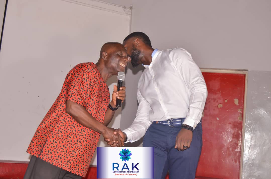 RakDevelopment's tweet photo. Mobolaji Ogunlende made it clear how Mr. Sampson was an inspiration to him as a young child and is ensuring that his teacher doesn't have to wait till heaven for rewards...
#RAKDevelopment #RAKFoundation #Love #NGO #Charity #Motivation #Love #HelpingOthers https://t.co/lPBePRBpRD