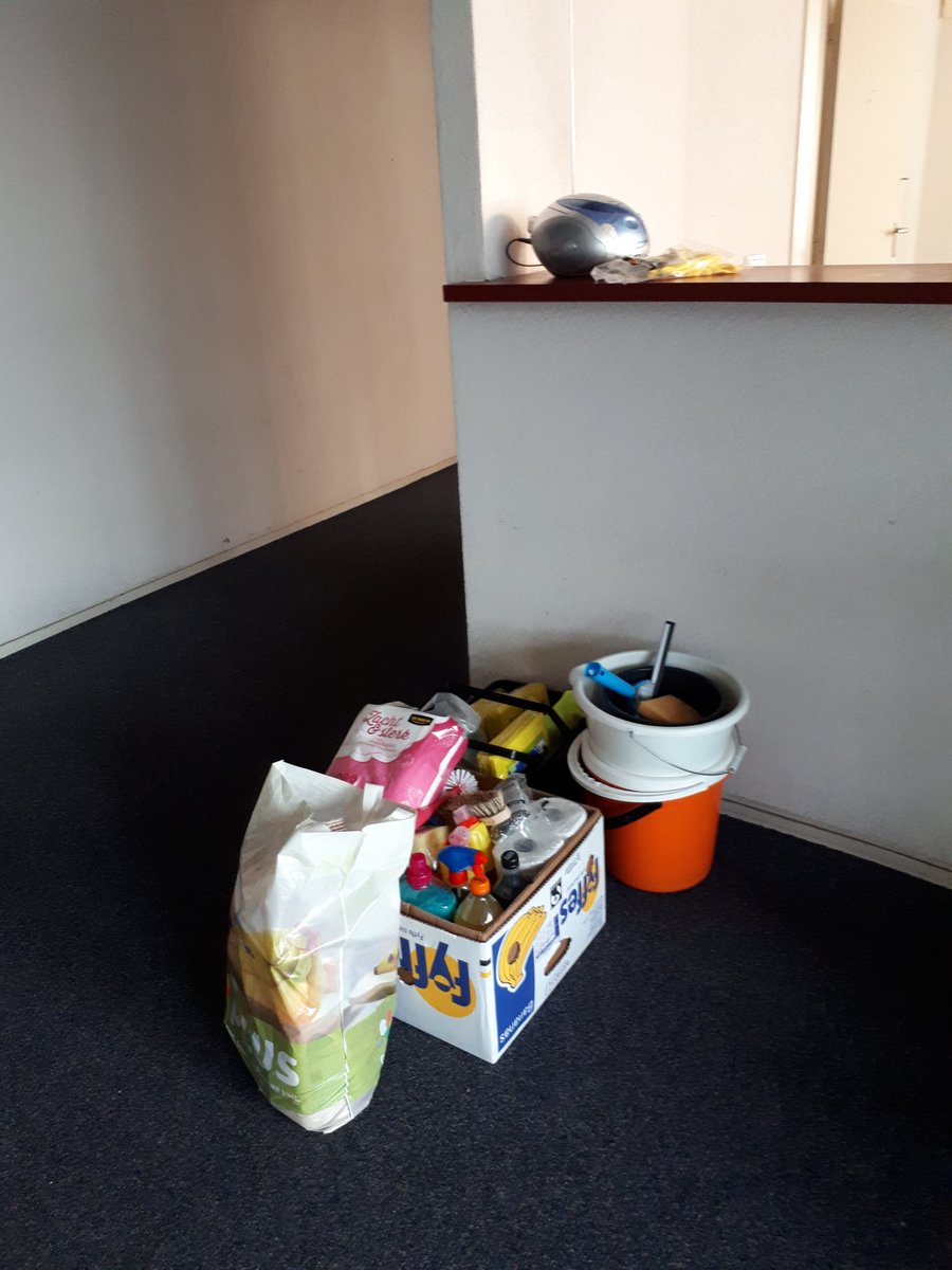 Iedereen fijne Sinterklaas-intocht. Wij gaan de boel eens een opfrisbeurt geven! Hulp is altijd welkom op de Van Deventerstraat 34!