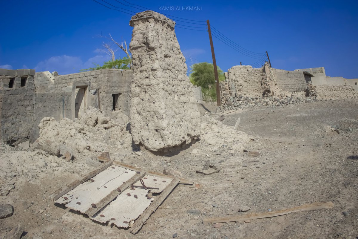 حنّيت للماضي ولو ماحضرته
يشوقني له طيب وقته .!! و طاريه

أرجع للحاراة القديمة التي بنيت من الازل واجدادنا يعيدو ترميمها جيل بعد جيل اتمنى النظر لهذا الكنز الطيني وان لايترك للأندثار

حارة المنزفة في أبراء📸