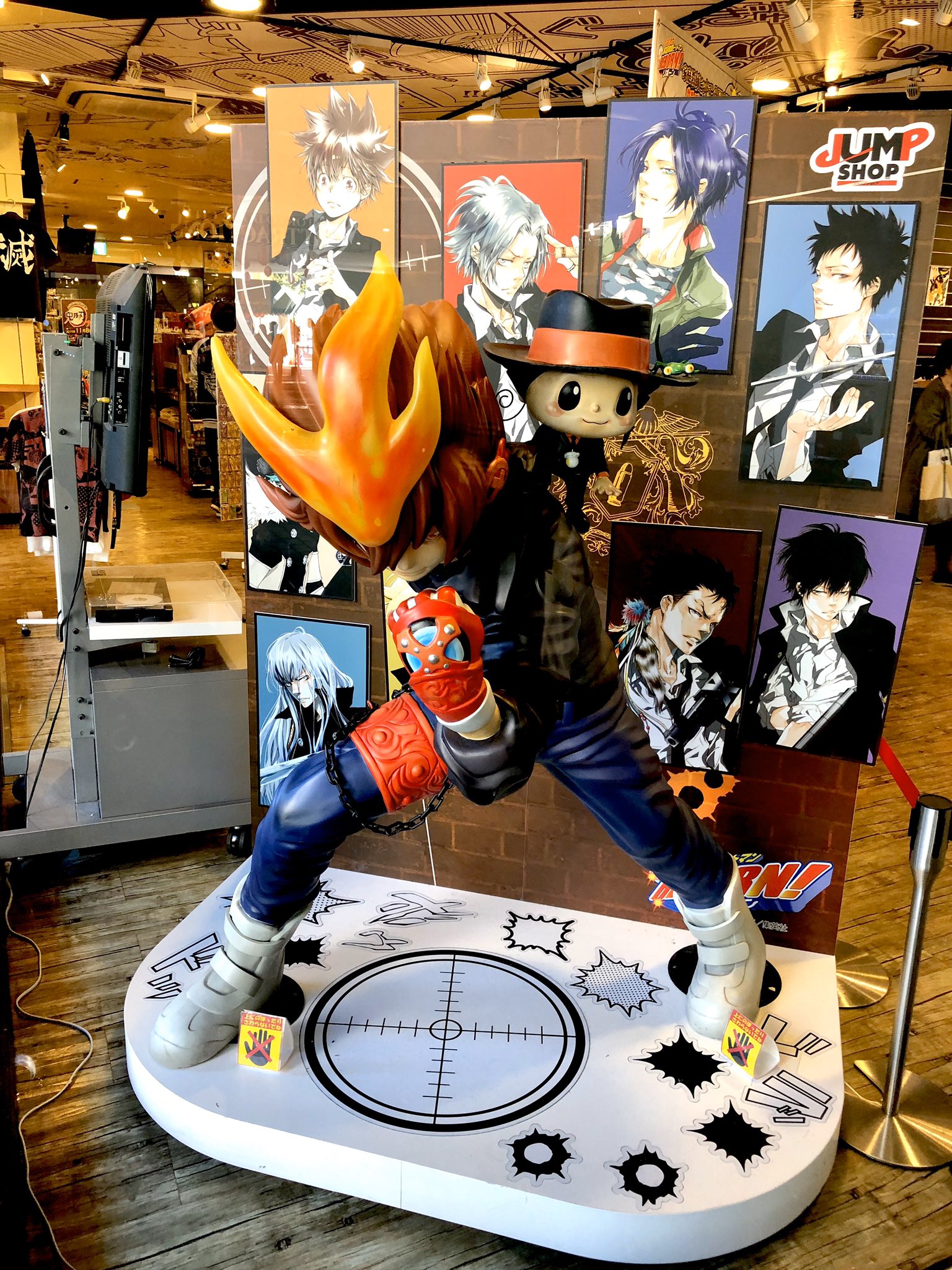 日夜子 ドームシティ店には超ツナ Amp リボーンフィギュアがハイパーカッコイイスタンド付きで舞い戻ってきましたよー 天野明 先生の美麗イラストを大きいサイズで見れるの嬉しいー 台座の標的マークやtheジャンプ漫画な効果音も素敵すぎる T 日夜子 ドームシティ店には超ツナ Amp リボーンフィギュアがハイパーカッコイイスタンド付きで舞い戻ってきましたよー 天野明 先生の美麗イラストを大きいサイズで見れるの嬉しいー 台座の標的マークやtheジャンプ漫画な効果音も素敵すぎる T