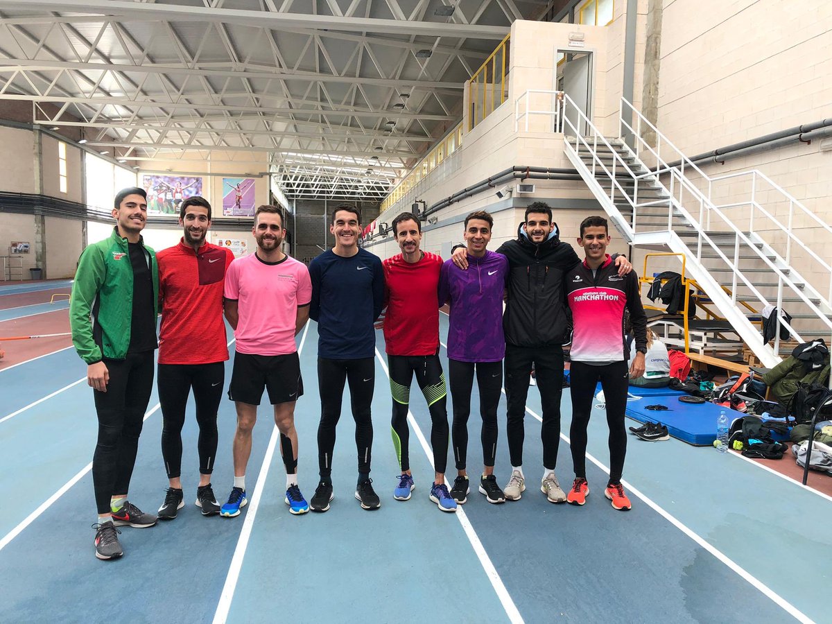 Primeros entrenos junto al grupo en Soria. Muy contento con la compañía, con el entorno y con volver a correr casi limpio de dolores.

Ahora todo es cuestión de tiempo, paciencia y ganas. Esperemos estar a tono para poder comenzar a competir lo más prono posible.

#olivas #Soria