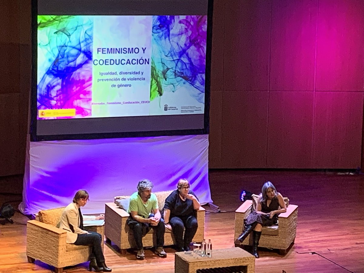 Yuviara's tweet photo. A poco de que terminen las #Jornadas_Feminismo_Coeducación_CEUCD. Espero que se siga organizando encuentros como este. https://t.co/ejGqMAVgW4