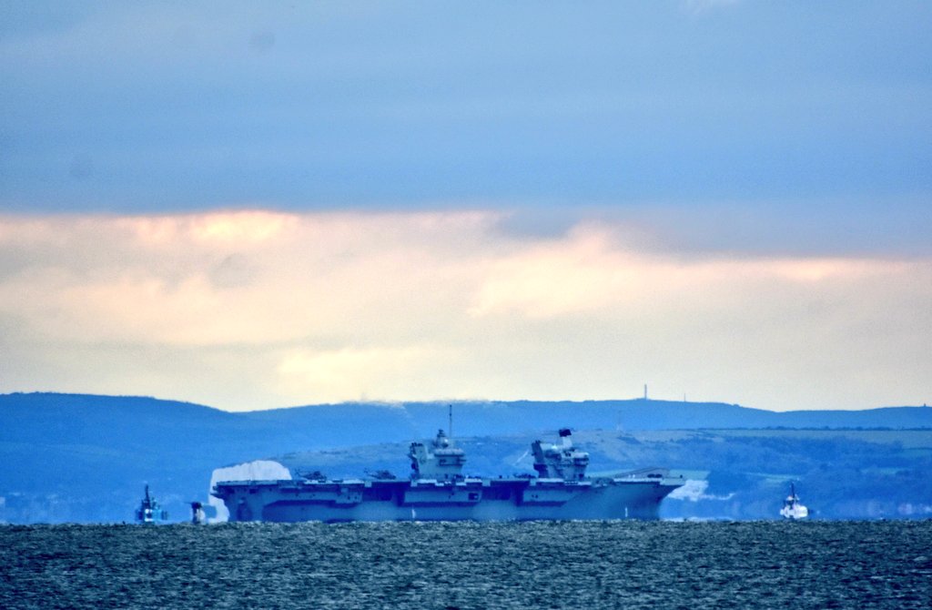 Firesnapper999's tweet photo. Spotted off Sussex coast, @HMSPWLS entering channel approaching #Portsmouth. Apologies for quality, 300mm on #NikonD7200 handheld & #SonyHX60 #NabTower #AircraftCarrier https://t.co/0QFbSlejDJ