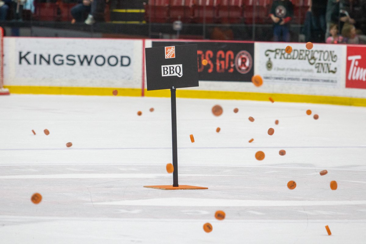 UNBAthletics's tweet photo. MHKY: More of the fun from Friday's @ASD_West @ASDWLimelight Northside Elementary School Night and @HomeDepotCanada Night. @HomeDepot7233
@UNBMHockey beat Moncton 4-1 a sold out Aitken Centre.
Photos by @JWest_Photo
#goredsgo #HDGameNight https://t.co/cBcwCduBuG