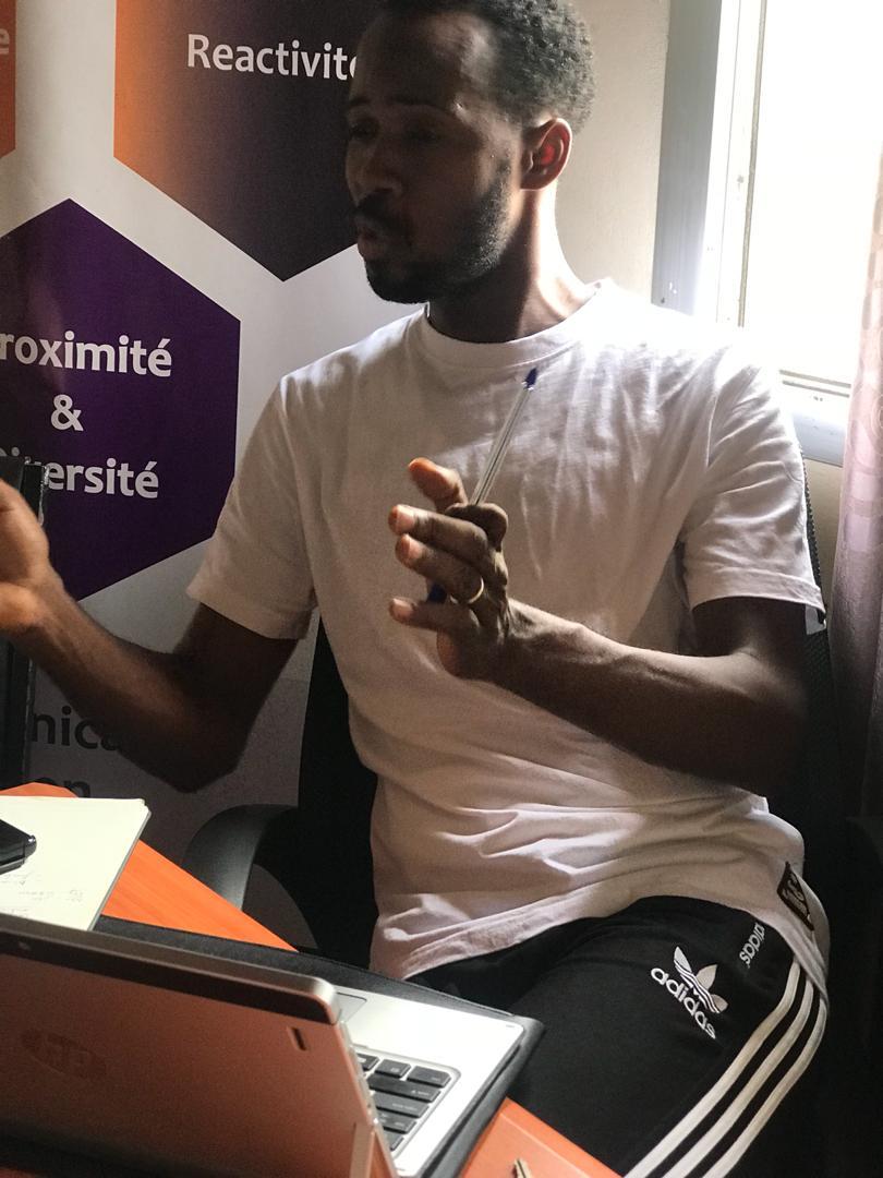 TIBACOMM's tweet photo. Dix (10) jeunes étaient présents ce matin à un point d'échanges que nous avons organisé sur la digitalisation de nos entreprises. @bahoro09 était en face de quelques jeunes entrepreneurs, communicants et qui veulent entreprendre. #TIBACOM https://t.co/Knn5qBYt9K