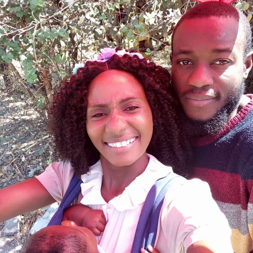 NatMo14's tweet photo. Brother sister and nephew. https://t.co/tesNj0nqBc