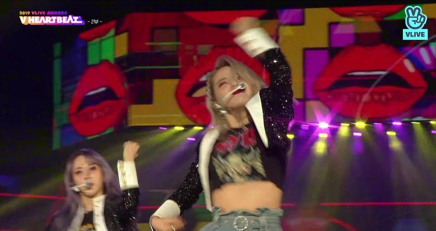ammberrer's tweet photo. แคปได้แต่ชอตแบบนี้...กุจะบ้าตัย!
#MAMAMOO #realityinBLACK #마마무
#MAMAMOO_HIP #MMM #MMM_Multiverse
#SOLAR #MoonByul #WHEEIN #HWASA https://t.co/kMKQiBpbSh