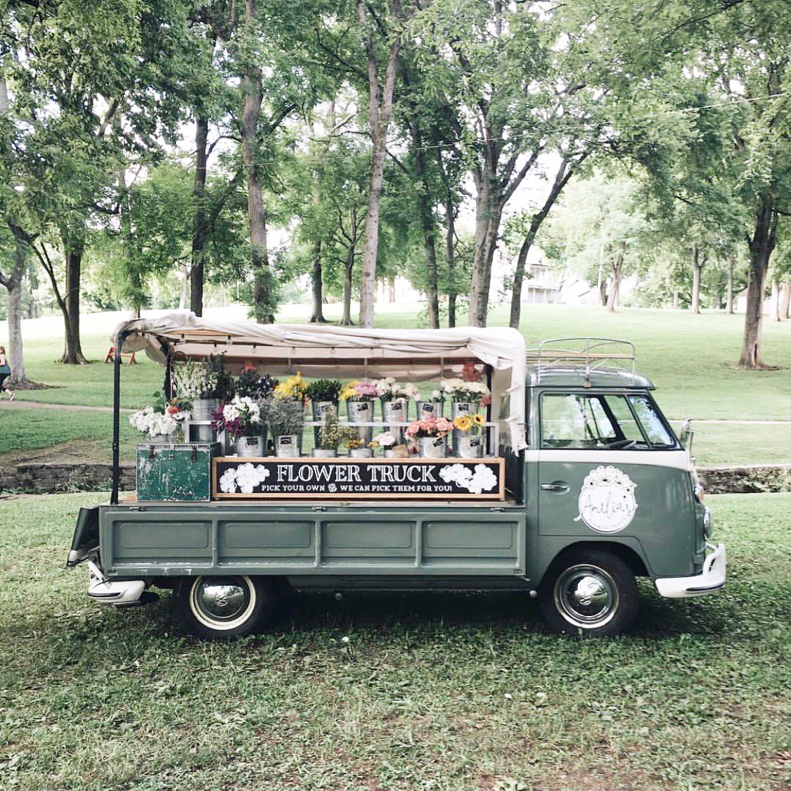 Another beautiful day and we've got all three trucks out! Come see us @properbagel from 10-2, in The Gulch (across from Biscuit Love) from 10-3 and @whitesmercantile from 11-5 💐🌻❤️