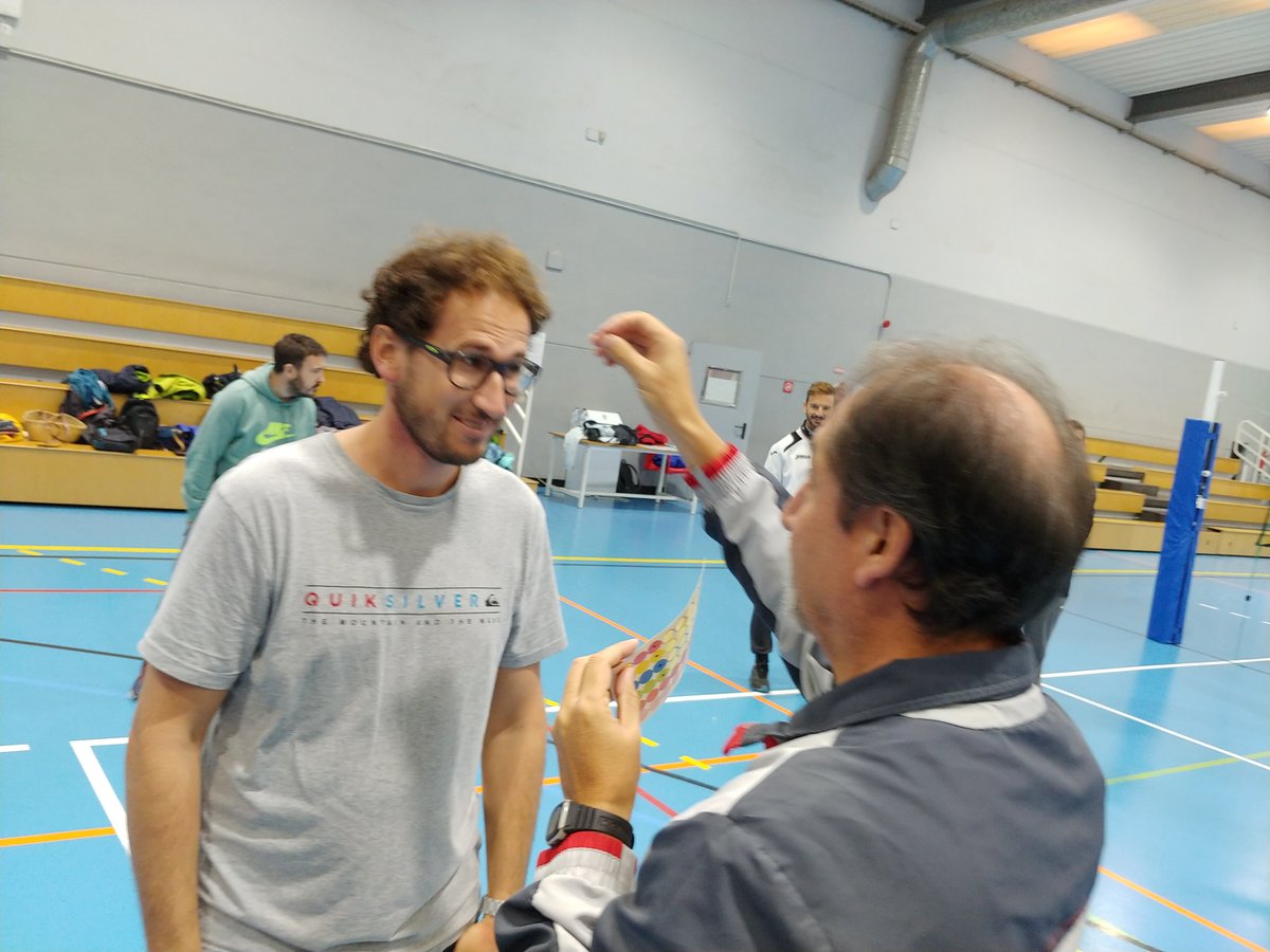 ceppalma's tweet photo. Avui tenim a Carlos Velázquez per aprofundir en la coopedagogia motriu on docents de primària i secundària d'EF enriqueixen coneixements amb eines, recursos, jocs cooperatius,... #coopedagogia #educaciofisica #coopef https://t.co/ledj3BQnxC