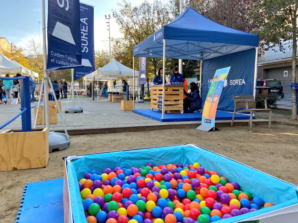 Un any més arriba La Gran Acció a Rubí i ja ho tenim tot a punt 👍 apropa't a l'espai de @sorea
i diverteix-te aprenent a cuidar del medi col.locant cada #residu al seu contenidor ♻️ #ewwr #ewwrcat a #RubiCity
 Sigues un #ProtectordelPlaneta 🔝🔝🔝#lefecteblau #SOREARubí