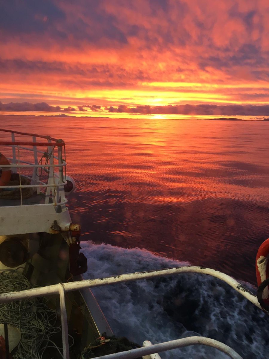 Stunning sunrise, taken from the Emma Jane SE101 just off the west coast of Scotland this morning. 🦀#crackingcrab72 #crabber #crabbing #emmajanese101 #fishing #fishermen #scotland #westcoastscotland #sunrise