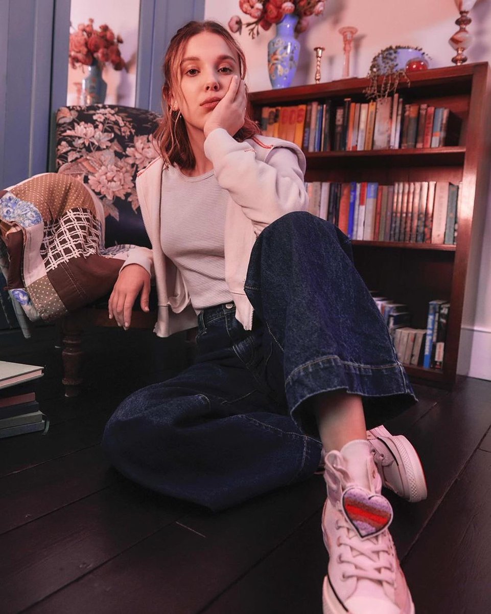 MilliebbrownTH's tweet photo. มิลลี่กับภาพโปรโมทคอลเลคชั่นล่าสุดกับทางรองเท้า @Converse ที่น้องได้มีส่วนร่วมในการออกแบบด้วยตัวเองค่ะ (3) #ConverseXMBB https://t.co/BsxgC2hHKc