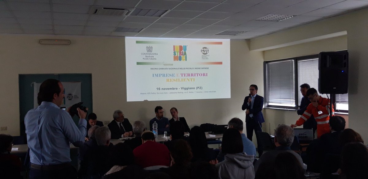 provpzresilient's tweet photo. Visita all'area industriale di #Viggiano nell'ambito di "Imprese e Territori Resilienti" organizzata da #GruppoLucano e #ComuneViggiano con @Confindustria e partecipazione di @DPCgov e @UNDRREurope per il #pmiday. Per la rete dei comuni e comunità #weResilient @ProvinciaPZ https://t.co/pERRKw3QNy