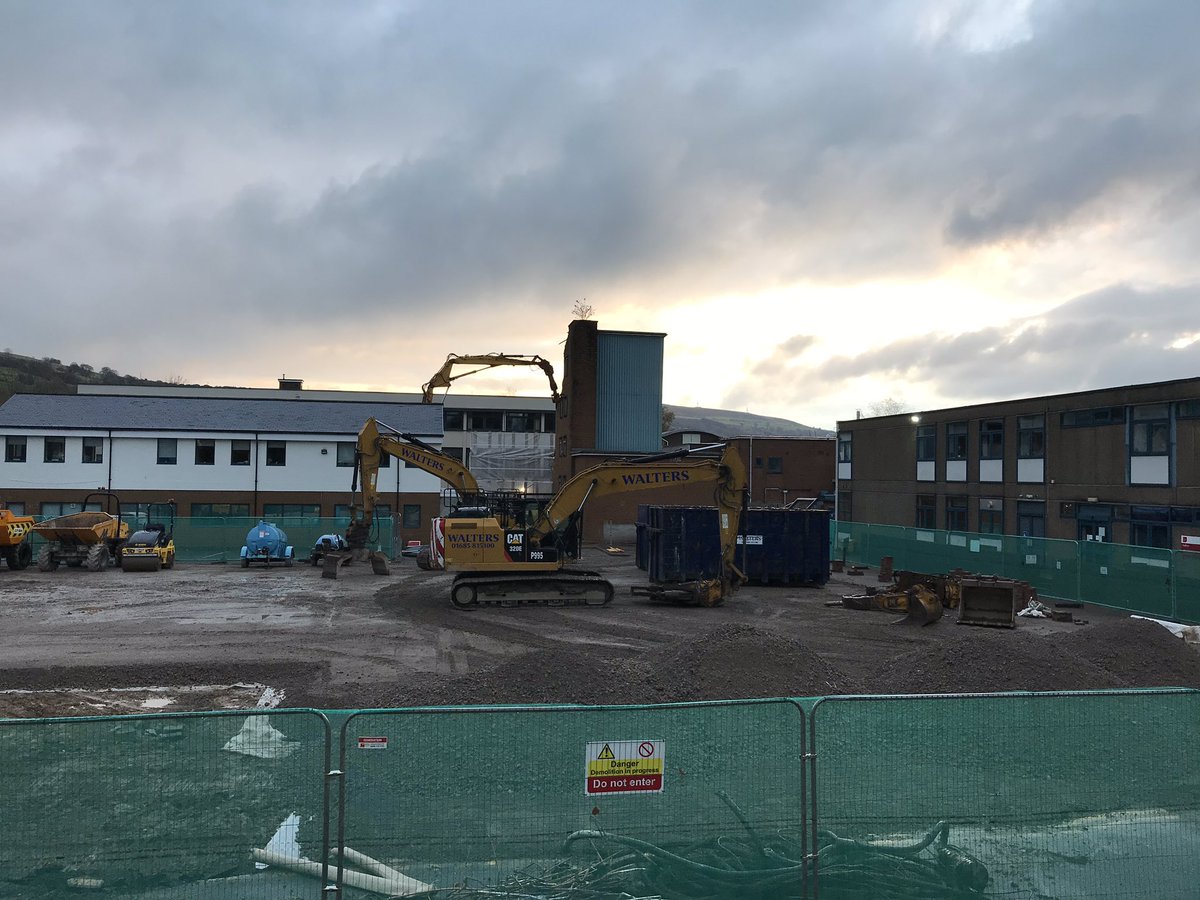 WaltersDem's tweet photo. Weekend shifting in #University #southwales #BTower #demolition https://t.co/T0rYjyQeFu