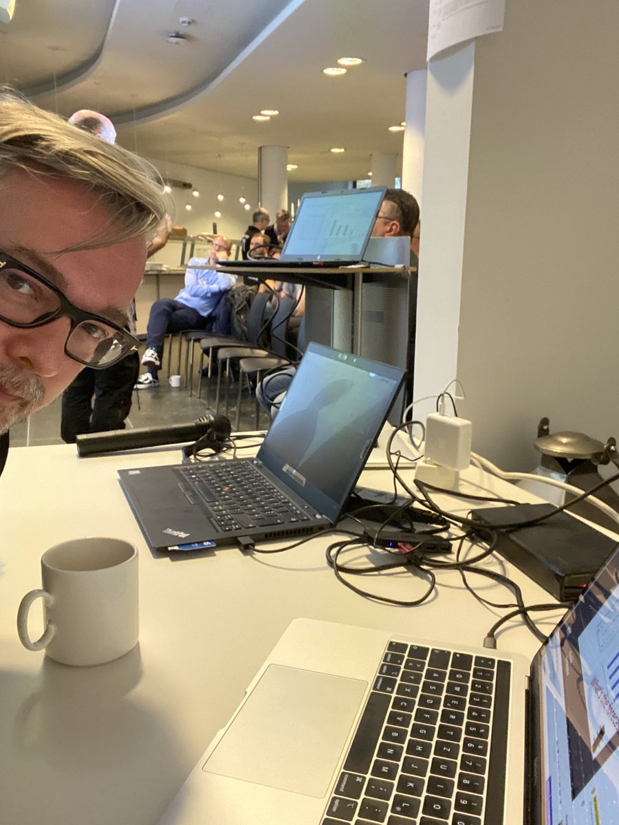 weltspion's tweet image. Lot of cables over here... #sithh @SAPCommunity #makingof