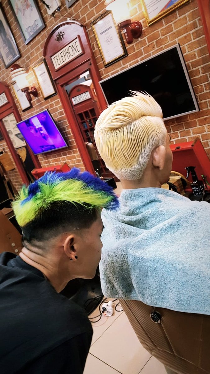 Ganti warna rambut ? siapa takut😁🤟
bikin janji tentukan warna,hari &amp; jam pengerjaan
barbershop-vool-cut.business.site