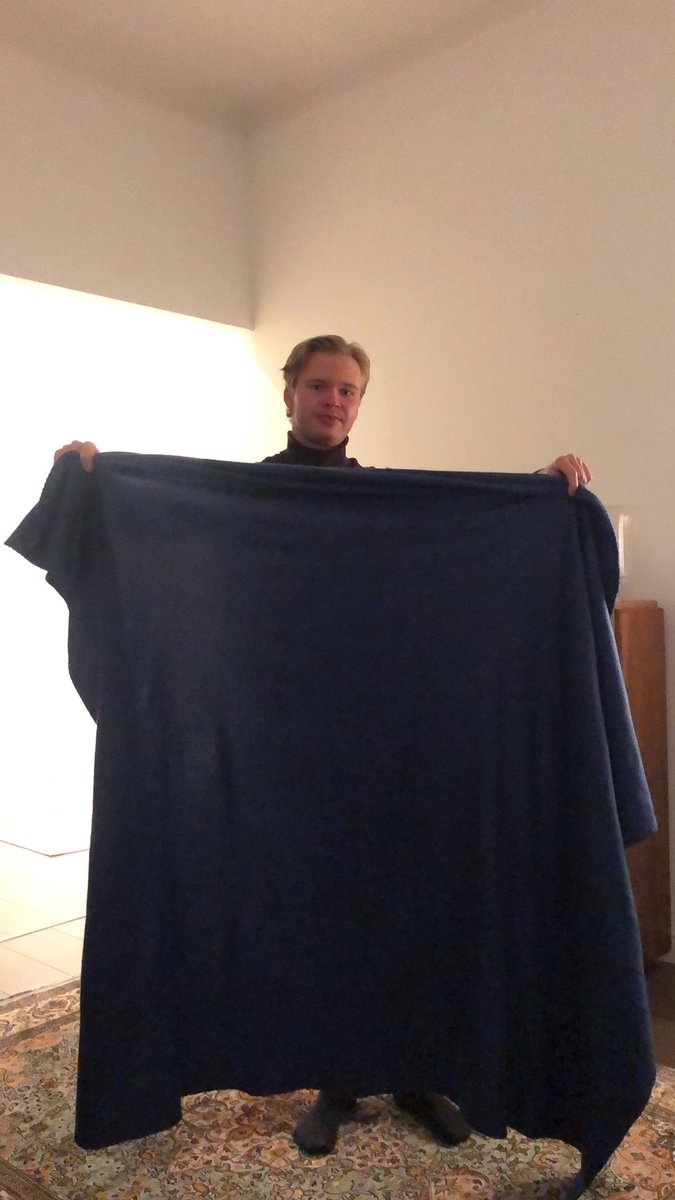 Vernerijalonen's tweet photo. Kuinka monella teistä on @Huuhkajat vaihtopenkin viltti jolla Suomi meni kisoihin? #Huuhkajat #kisoihin https://t.co/8pfy2Ql9aa
