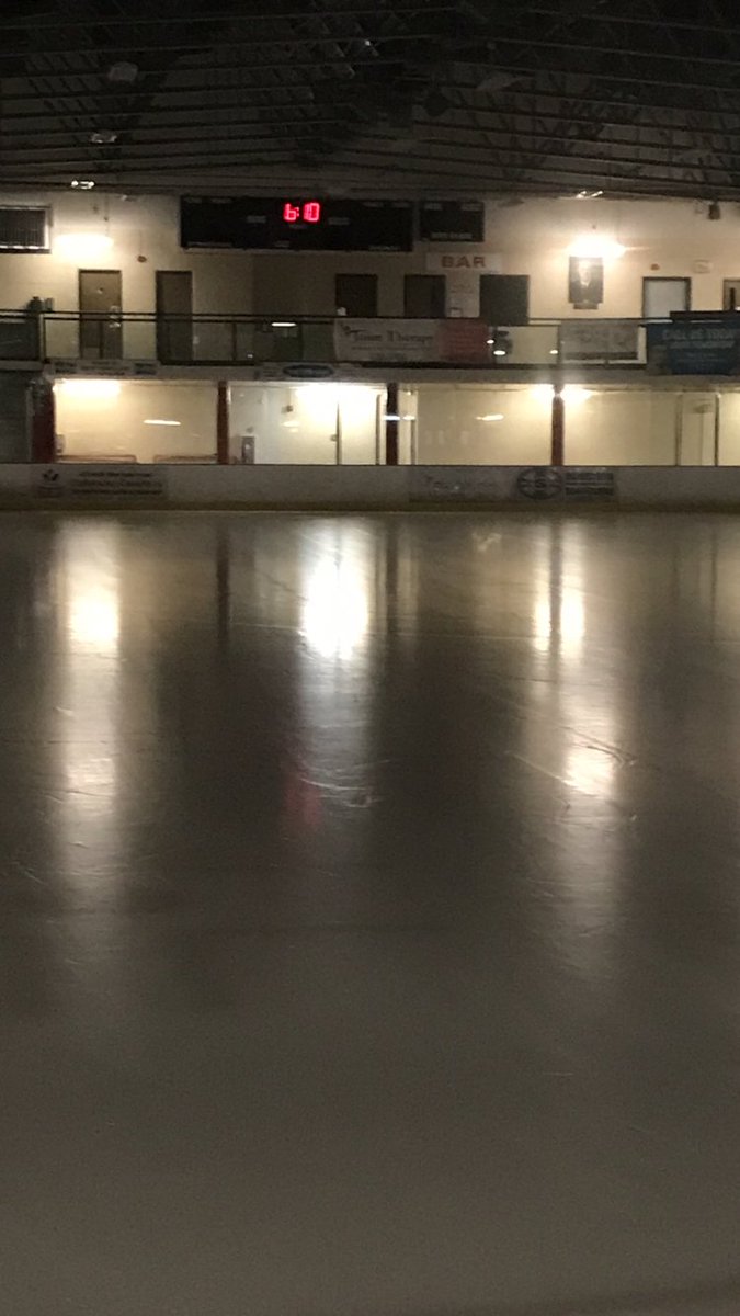 b_nemha's tweet image. Early rise for our eagles this morning!  #freshice #practicemakesperfect #oneteamonegoal