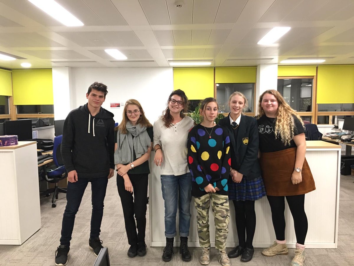 BrightGrnFuture's tweet image. Another day, another mentor meeting! 🙌 Last weekend, Megan and her team got together at BGF HQ (@cse_bristol). After a tour of the office, they had a productive session setting targets for their #workexperience and #localprojects. 📑✏️ Bravo guys! #mentoring #green #careers