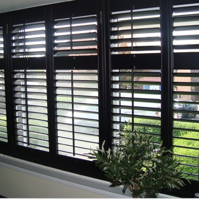 IsprayD's tweet image. Plantation Shutters repsrayed to any colour you choose ensuring they perfectly compliment your room decor. Message for more details or to complete an oline consultation

#stockport #alderleyedge #wythenshawe #hale #altrincham #shutters #spraying #interiordesign #ralcolours