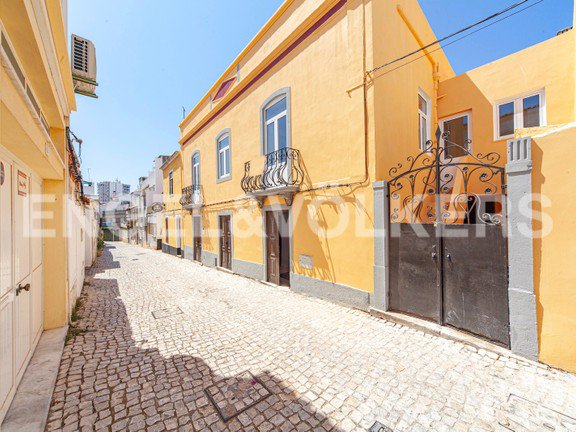 EVportimao's tweet photo. RENOVATED 3 BEDROOM HOUSE - HISTORIC CENTER PORTIMÃO
🏖 | E&amp;V ID W-02GP21
📍 Algarve, Portimao
🏠 252 m² Living area approx.
🛏 3 Bedrooms
🚿 4 Bathrooms
+ INFO https://t.co/IMEgLUw2Bg https://t.co/BCD8wuNl90