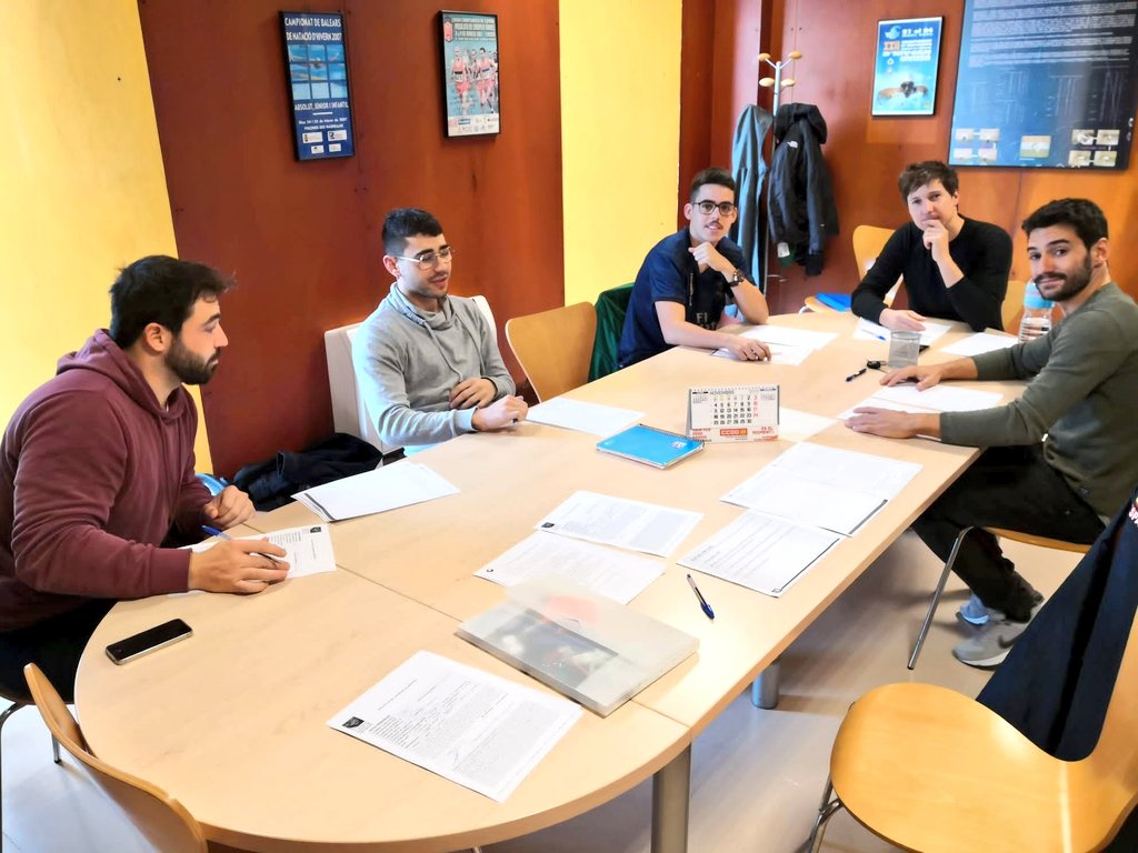 fbnatacion's tweet photo. CURSOS DE FORMACIÓN DE AUXILIARES DE #WATERPOLO EN #EIVISSA Y #MALLORCA 
#ahora
#formación

GRACIAS!!
👏👏👏👏👏👏 https://t.co/wn985xkDZ5