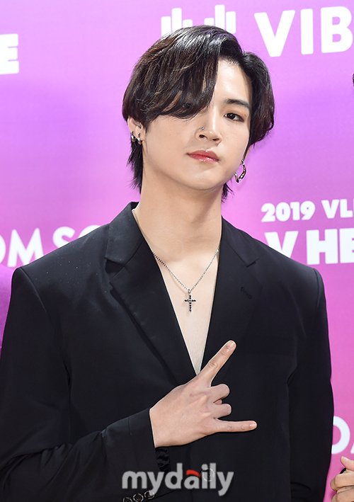 PIC] 191116 GOT7 @ 2019 VLIVE AWARDS V HEARTBEAT Gold Carpet #JB