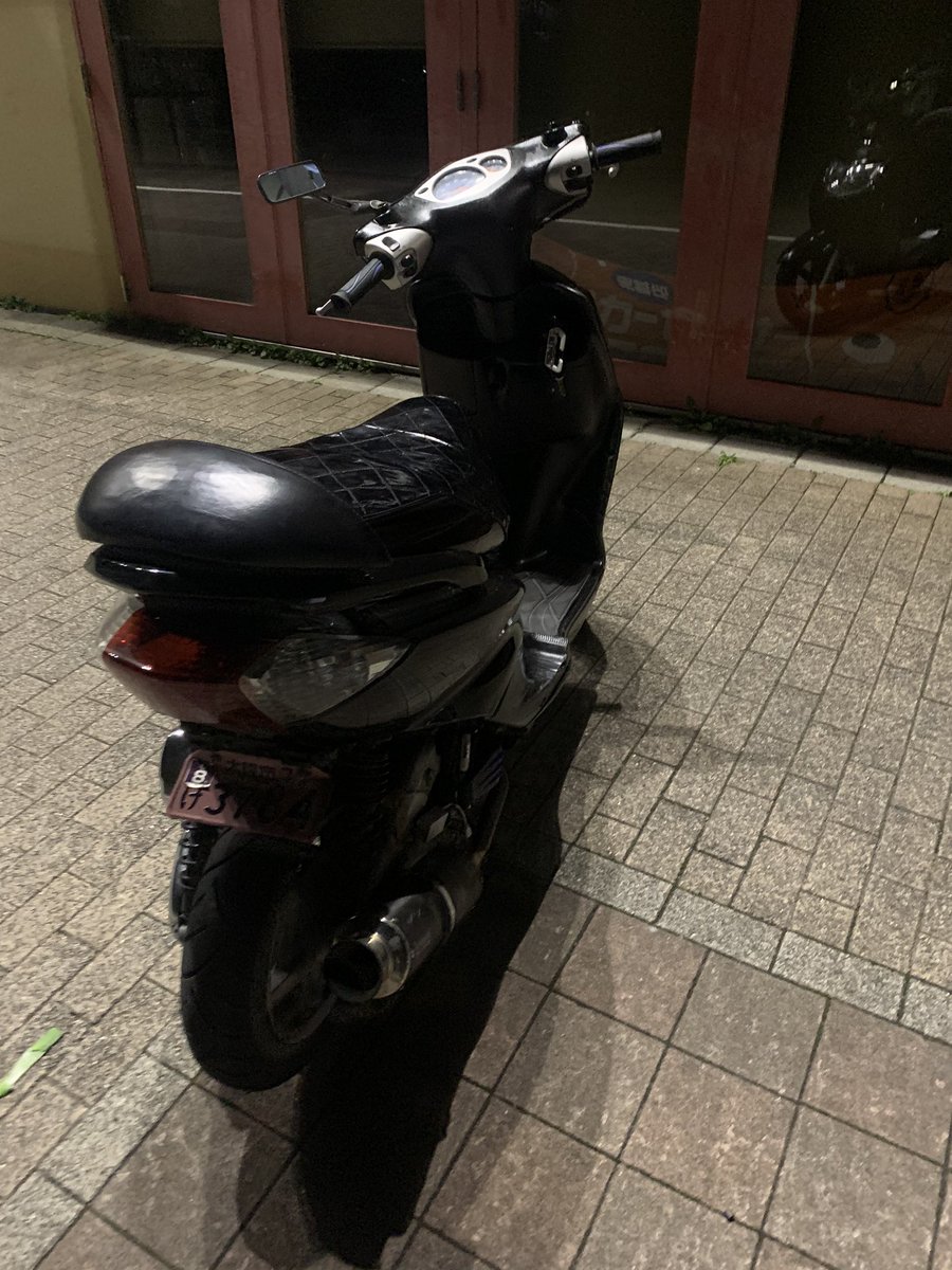 f_xkc's tweet photo. シグナス売ります
大阪からです
走り出し少しがたつきあります
ウインカー割れ
外装傷
改造点
エナメルシート
グリップ
バックレスト無理やりつけてます
メッキパーツ
マフラーすごいいい音します
10万からで https://t.co/SVcFkGUikB