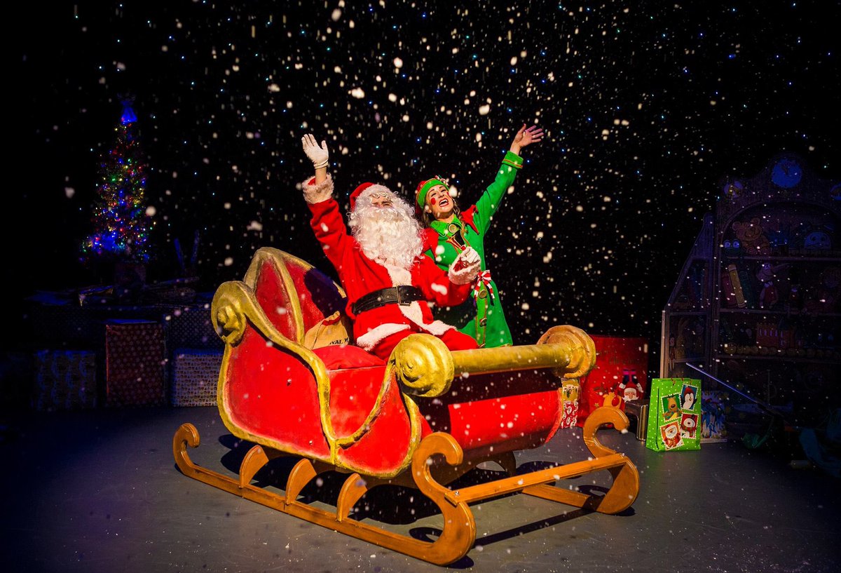 santasnewsleigh's tweet photo. Santa’s New Sleigh flies into @TheWaterside1 This December Book here. https://t.co/0rKbZpaZAe @AylesburyEvents @aylesburytc @claireayles https://t.co/YFHLCVHhtI