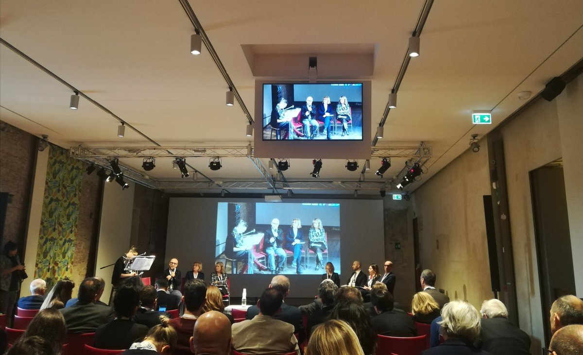 GabrielScalera's tweet photo. #agrifoodnext Giorno 2. 
Formare la cultura dell'innovazione per gli imprenditori del futuro: l'integrazione tra realtà aziendali e studenti universitari. Capitale umano e formazione di qualità sono alla base del futuro sostenibile. https://t.co/qiJk7gyoXR